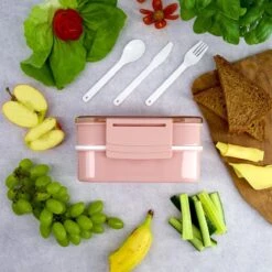 Homra Lunchbox STAQS Pink - Bento Box - 2 Laags Broodtrommel - 3 Compartimenten - Roze - Lunch To Go - Duurzaam Kunststof - BPA Vrij - 3 Vaks Lunchtrommel Voor Volwassenen - Inclusief Bestek - Magnetron, Diepvries, Vaatwasser Bestendig - Vers Houden -Levensrandproducten 1200x1200 1599