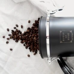 House Of Husk Koffieblik Met CO² Ventilatie - Bewaarblik - Voorraadbussen - Voorraadblik - RVS - Zwart - 1.5 Liter -Levensrandproducten 1200x1200 1692