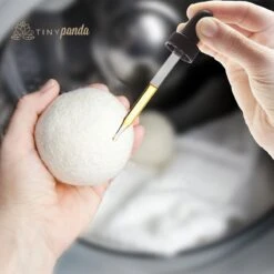 Merkloos Droger Ballen XL 6 Stuks Inclusief Lavendelolie – Zero Waste Dryer Balls - Duurzaam – Wasverzachter – Herbruikbare Drogerballen – Droogt De Was Sneller – Tiny Panda -Levensrandproducten 1200x1200 408