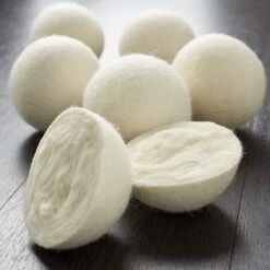 Merkloos Droger Ballen XL 6 Stuks Inclusief Lavendelolie – Zero Waste Dryer Balls - Duurzaam – Wasverzachter – Herbruikbare Drogerballen – Droogt De Was Sneller – Tiny Panda -Levensrandproducten 1200x1200 412