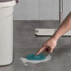 Heuts Goods - Gootsteenzeef - Gootsteenstop - Afvoerzeef - Afvoerstop - Spoelbal - Bad - Douchebak - Keuken - Wasbak - Badkuip - Siliconen - Donkerblauw -Levensrandproducten 1200x1200 917