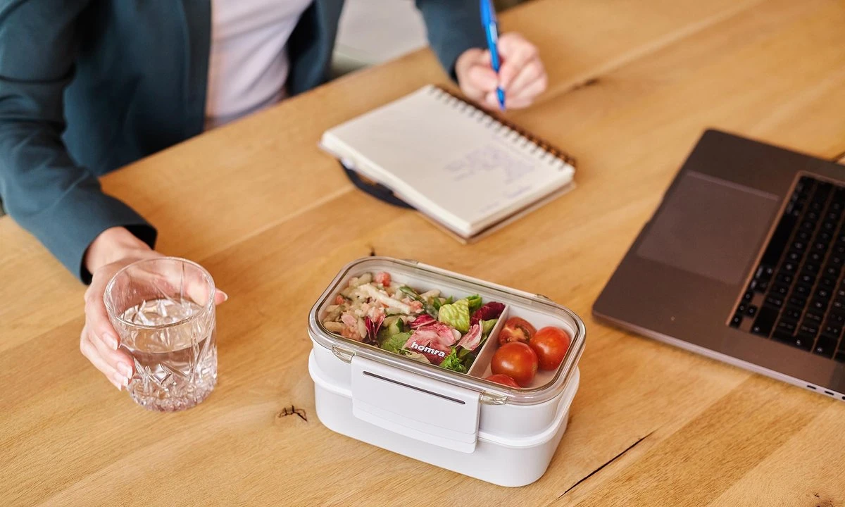 Homra Lunchbox STAQS Grey - Bento Box - 2 Laags Broodtrommel - 3 Compartimenten - Grijs - Lunch To Go - Duurzaam Kunststof - BPA Vrij - 3 Vaks Lunchtrommel Voor Volwassenen - Inclusief Bestek - Magnetron, Diepvries, Vaatwasser Bestendig - Vers Houden 11 Homra Lunchbox STAQS Grey - Bento Box - 2 Laags Broodtrommel - 3 Compartimenten - Grijs - Lunch To Go - Duurzaam Kunststof - BPA Vrij - 3 Vaks Lunchtrommel Voor Volwassenen - Inclusief Bestek - Magnetron, Diepvries, Vaatwasser Bestendig - Vers Houden - Afbeelding 11