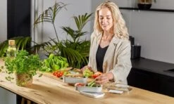 Homra Lunchbox STAQS Grey - Bento Box - 2 Laags Broodtrommel - 3 Compartimenten - Grijs - Lunch To Go - Duurzaam Kunststof - BPA Vrij - 3 Vaks Lunchtrommel Voor Volwassenen - Inclusief Bestek - Magnetron, Diepvries, Vaatwasser Bestendig - Vers Houden 28 Homra Lunchbox STAQS Grey - Bento Box - 2 Laags Broodtrommel - 3 Compartimenten - Grijs - Lunch To Go - Duurzaam Kunststof - BPA Vrij - 3 Vaks Lunchtrommel Voor Volwassenen - Inclusief Bestek - Magnetron, Diepvries, Vaatwasser Bestendig - Vers Houden -Levensrandproducten 1200x720 15