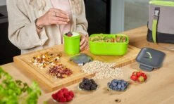 Homra Lunchset In Tas BREAQ Green - Broodtrommel - Yoghurtbeker - Koeltas - Lunch To Go - Duurzaam Kunststof - BPA Vrij - Lunchtrommel - Magnetron, Diepvries, Vaatwasser Bestendig - Grijs Met Groen - Picknick - Kantoor - School - Vers Houden -Levensrandproducten 1200x720 3