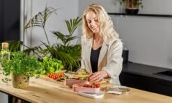 Homra Lunchbox STAQS Pink - Bento Box - 2 Laags Broodtrommel - 3 Compartimenten - Roze - Lunch To Go - Duurzaam Kunststof - BPA Vrij - 3 Vaks Lunchtrommel Voor Volwassenen - Inclusief Bestek - Magnetron, Diepvries, Vaatwasser Bestendig - Vers Houden -Levensrandproducten 1200x720 5