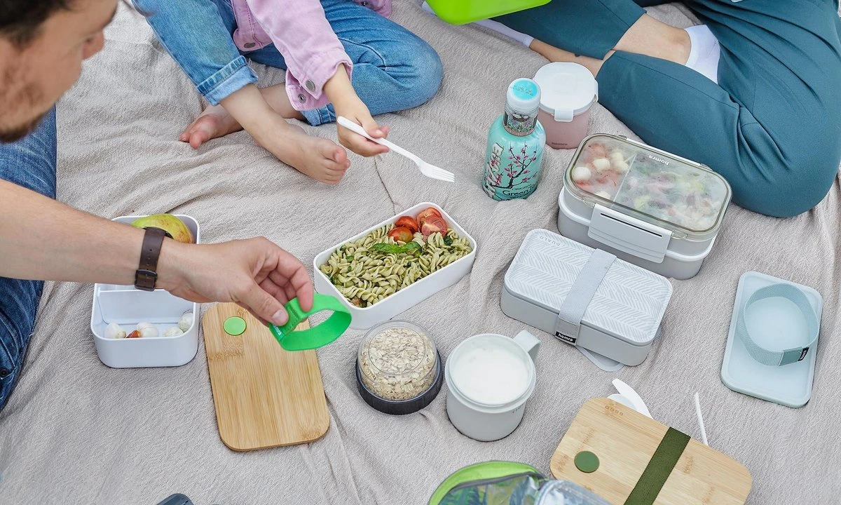 Homra Lunchbox STAQS Grey - Bento Box - 2 Laags Broodtrommel - 3 Compartimenten - Grijs - Lunch To Go - Duurzaam Kunststof - BPA Vrij - 3 Vaks Lunchtrommel Voor Volwassenen - Inclusief Bestek - Magnetron, Diepvries, Vaatwasser Bestendig - Vers Houden 5 Homra Lunchbox STAQS Grey - Bento Box - 2 Laags Broodtrommel - 3 Compartimenten - Grijs - Lunch To Go - Duurzaam Kunststof - BPA Vrij - 3 Vaks Lunchtrommel Voor Volwassenen - Inclusief Bestek - Magnetron, Diepvries, Vaatwasser Bestendig - Vers Houden - Afbeelding 5