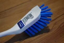 Vikan Design Afwasborstel 42893 Met Schraprand - 28 Cm - Wit Blauw - Geschikt Voor De Kleine Vaat - Onverslijtbaar - Bestand Tegen Kokend Heet Water -Levensrandproducten 1200x800 15