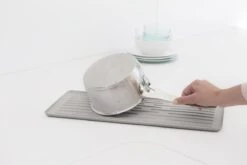 Brabantia SinkSide Afdruiprek Compact - Mid Grey -Levensrandproducten 1200x801 2