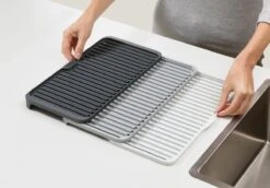 Joseph Joseph - Tier - Afdruipmat - Uitschuifbaar - Grijs 21 Joseph Joseph - Tier - Afdruipmat - Uitschuifbaar - Grijs -Levensrandproducten 1200x836 3