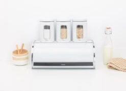 Brabantia Broodtrommel - Met Schuifdeksel - White 13 Brabantia Broodtrommel - Met Schuifdeksel - White -Levensrandproducten 1200x867 1
