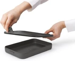 Brabantia Make & Take Lunchbox - Plat - Kunststof - Dark Grey -Levensrandproducten 1200x978 1