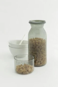 Brabantia Voorraadbussen Met Maatbeker Set Van 2 - 1,3 L - Dark Grey -Levensrandproducten 799x1200 10