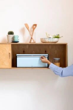 Brabantia Broodtrommel - Met Klepdeksel - Dreamy Blue 9 Brabantia Broodtrommel - Met Klepdeksel - Dreamy Blue -Levensrandproducten 800x1200 22