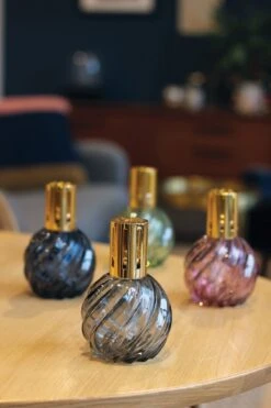 Ashleigh & Burwood Lampenolie Geurolie - Freesia & Orchid 250 Ml -Levensrandproducten 800x1200 8